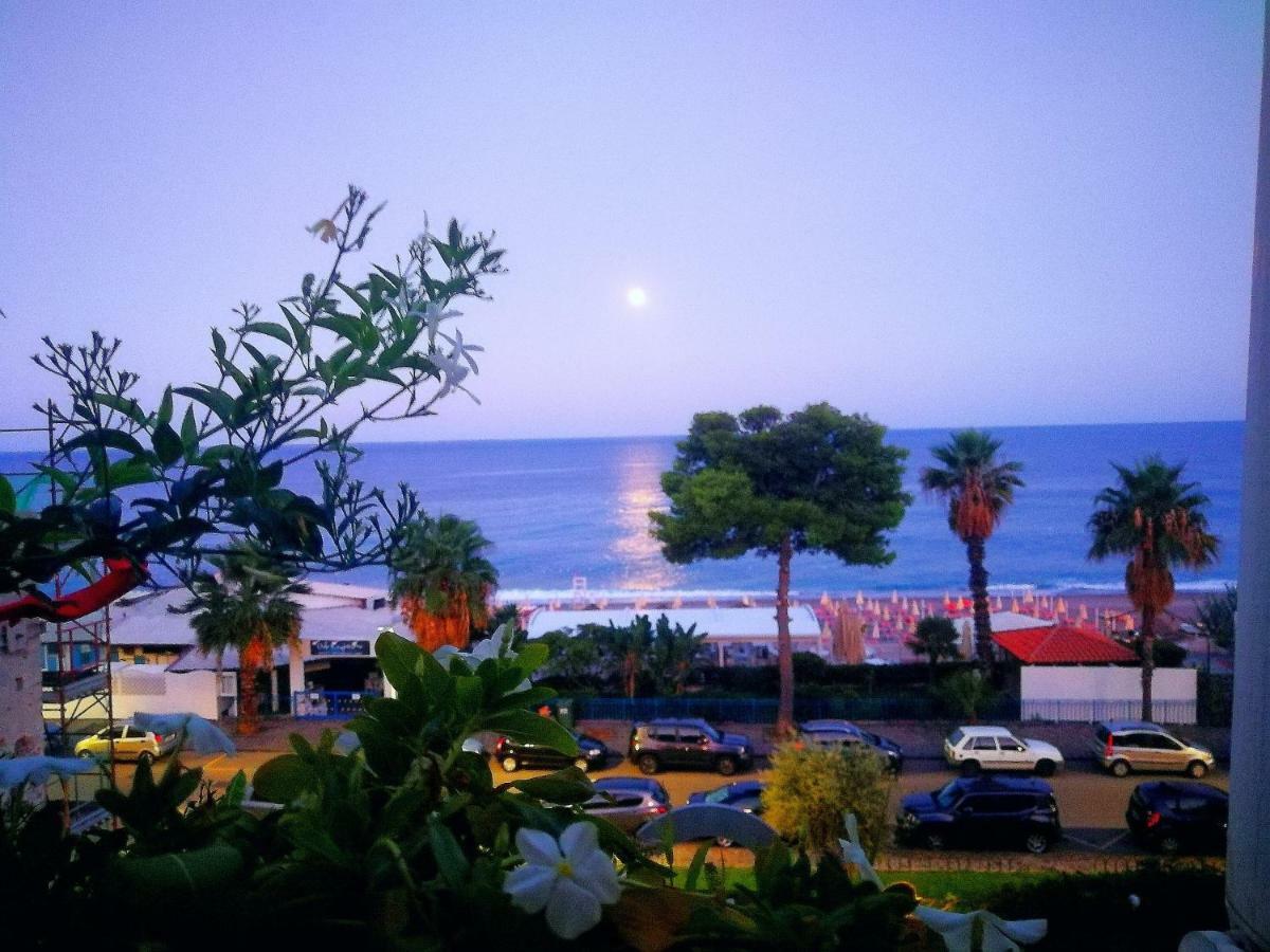 Appartamento Taormina By The Sea Mazzeo Esterno foto