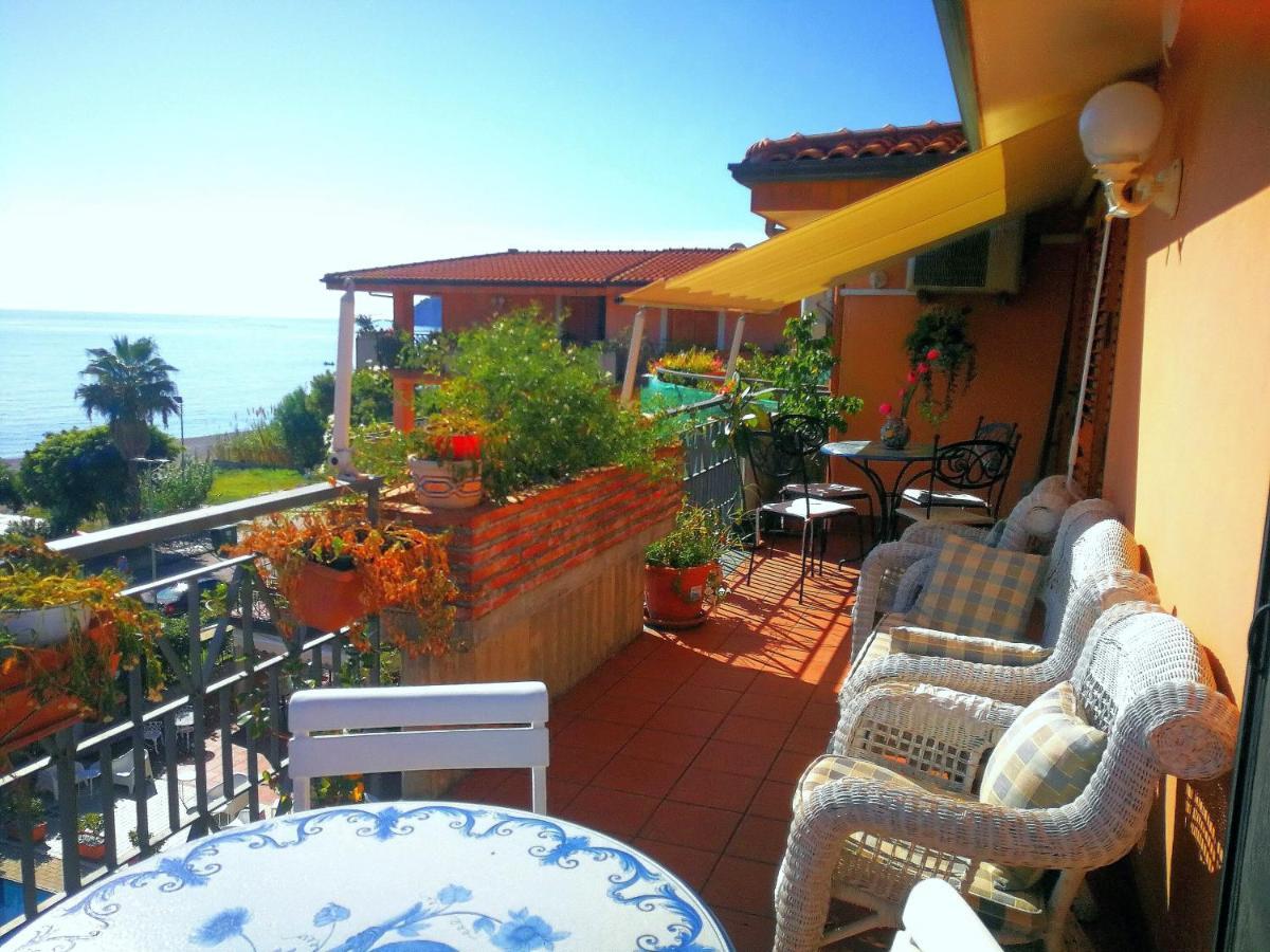 Appartamento Taormina By The Sea Mazzeo Esterno foto